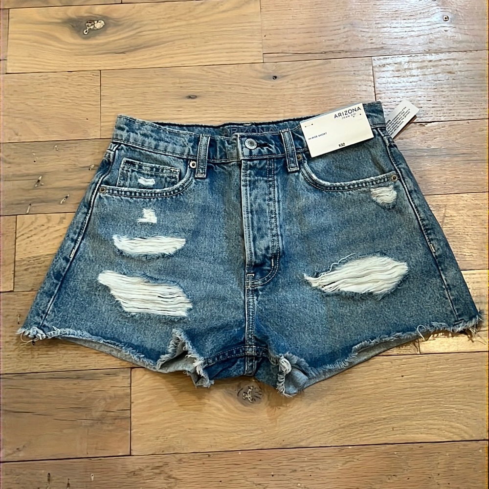 NWT Women’s/Juniors Arizona Jean Co high-rise denim shorts